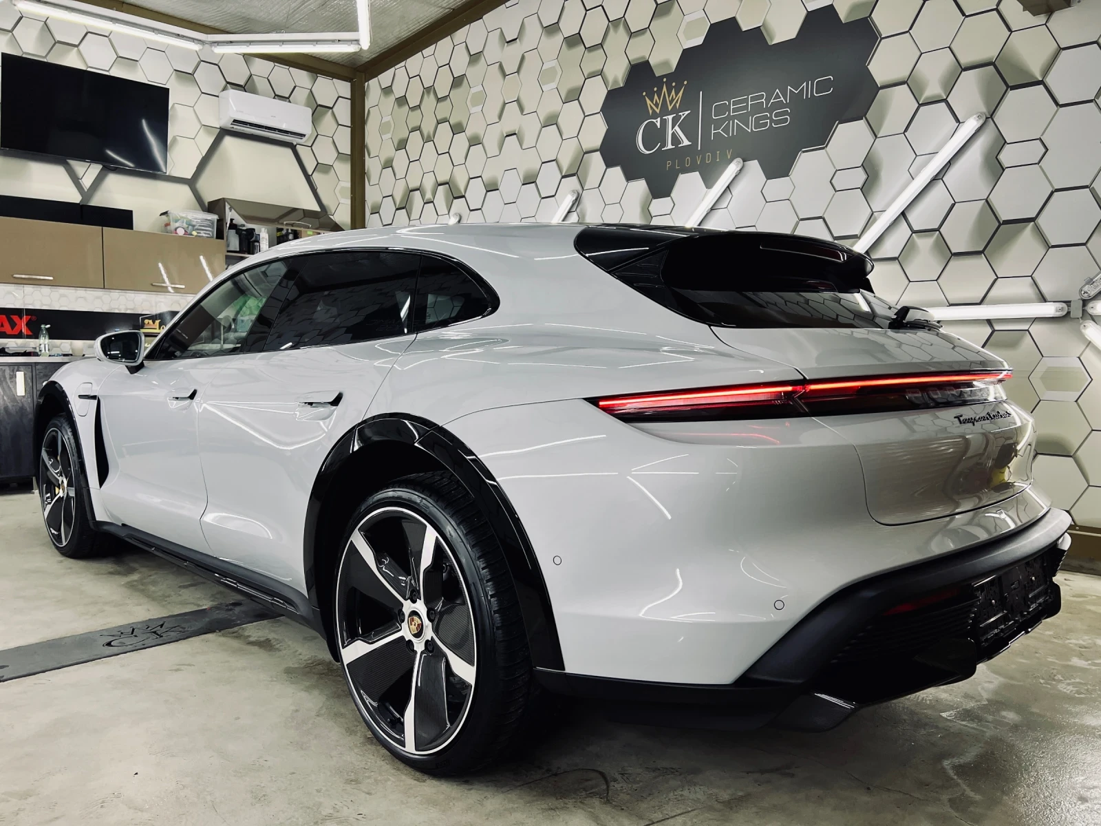 Porsche Taycan Turbo s - изображение 7