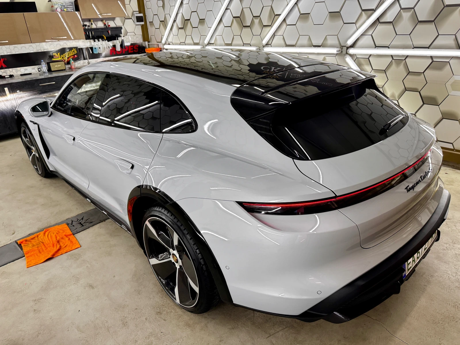 Porsche Taycan Turbo s - изображение 6