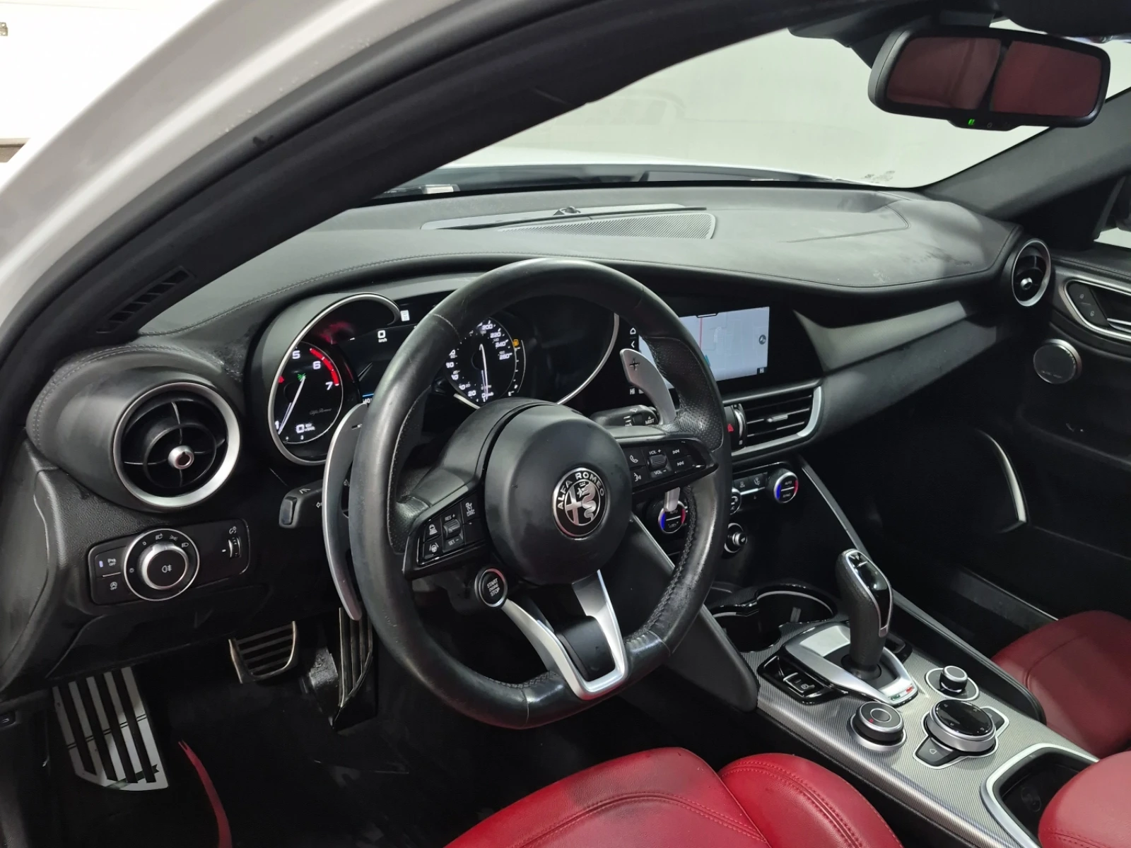 Alfa Romeo Giulia VELOCE AWD 280кс * Възможност за Лизинг* , снимка 9 - Автомобили и джипове - 53775601