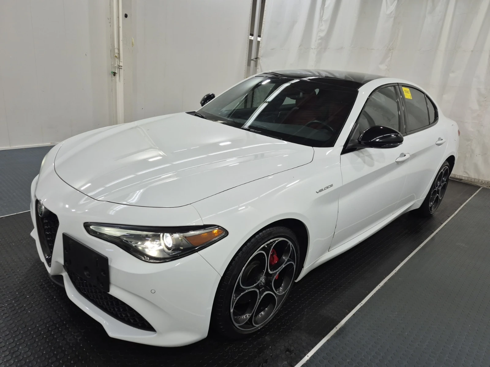 Alfa Romeo Giulia VELOCE AWD 280кс * Възможност за Лизинг* 
