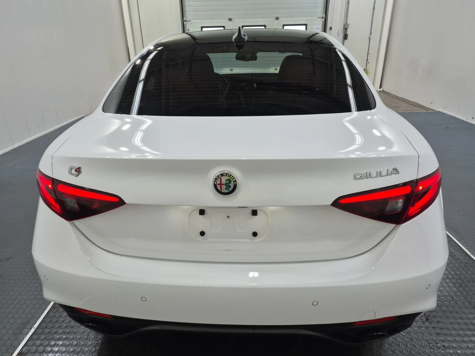 Alfa Romeo Giulia VELOCE AWD 280кс * Възможност за Лизинг* , снимка 5 - Автомобили и джипове - 53775601