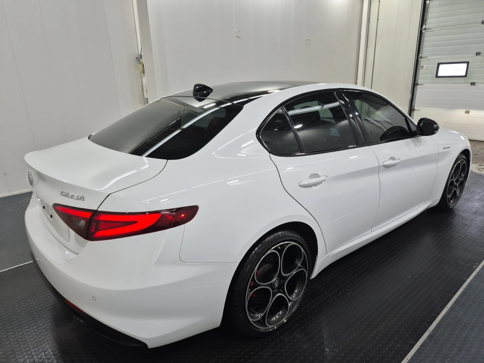 Alfa Romeo Giulia VELOCE AWD 280кс * Възможност за Лизинг* , снимка 3 - Автомобили и джипове - 53775601