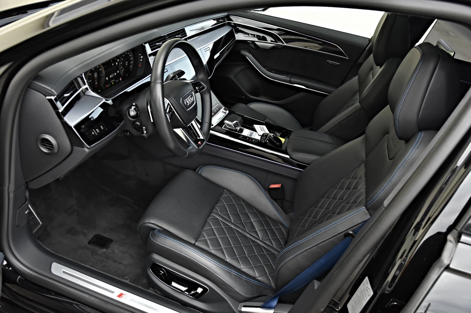 Audi A8 6.0TFSIe 3xSLINE 3xTV 360 B&O PANO S8-SITZE , снимка 8 - Автомобили и джипове - 53879914