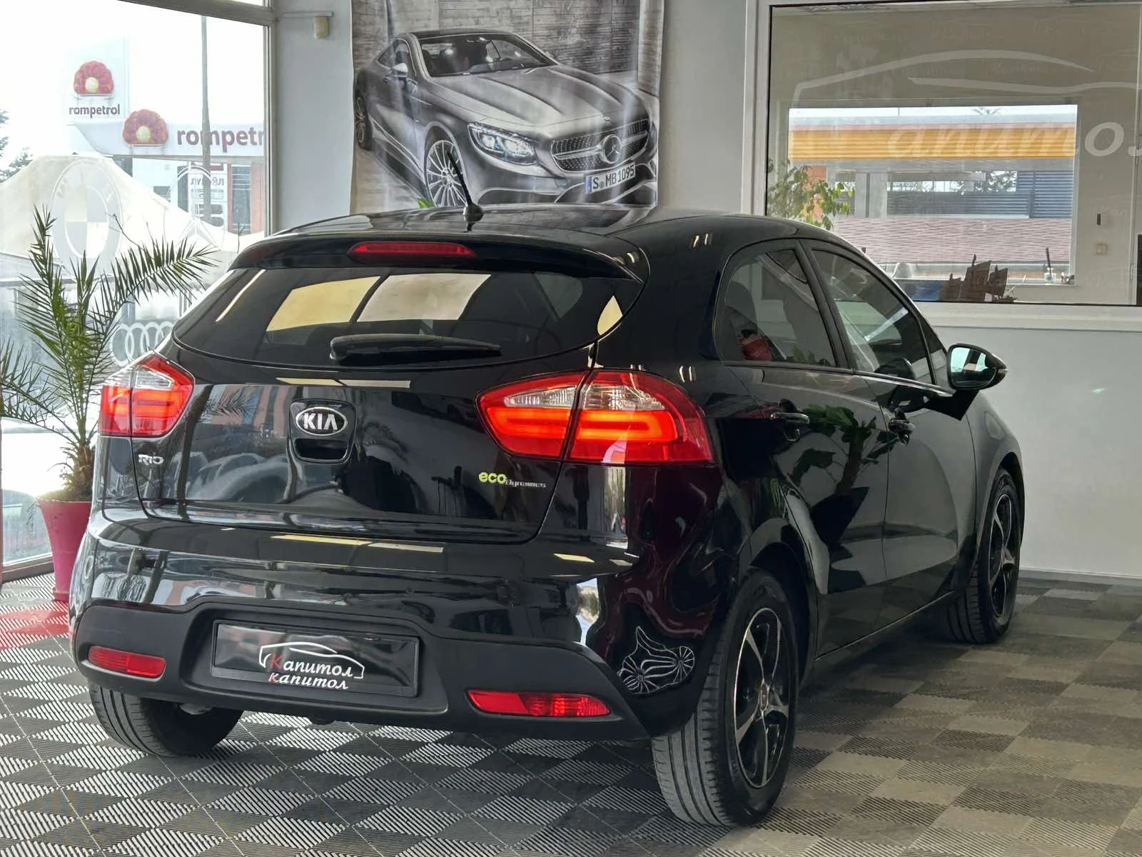 Kia Rio 1.2I 85КС, снимка 6 - Автомобили и джипове - 54207284