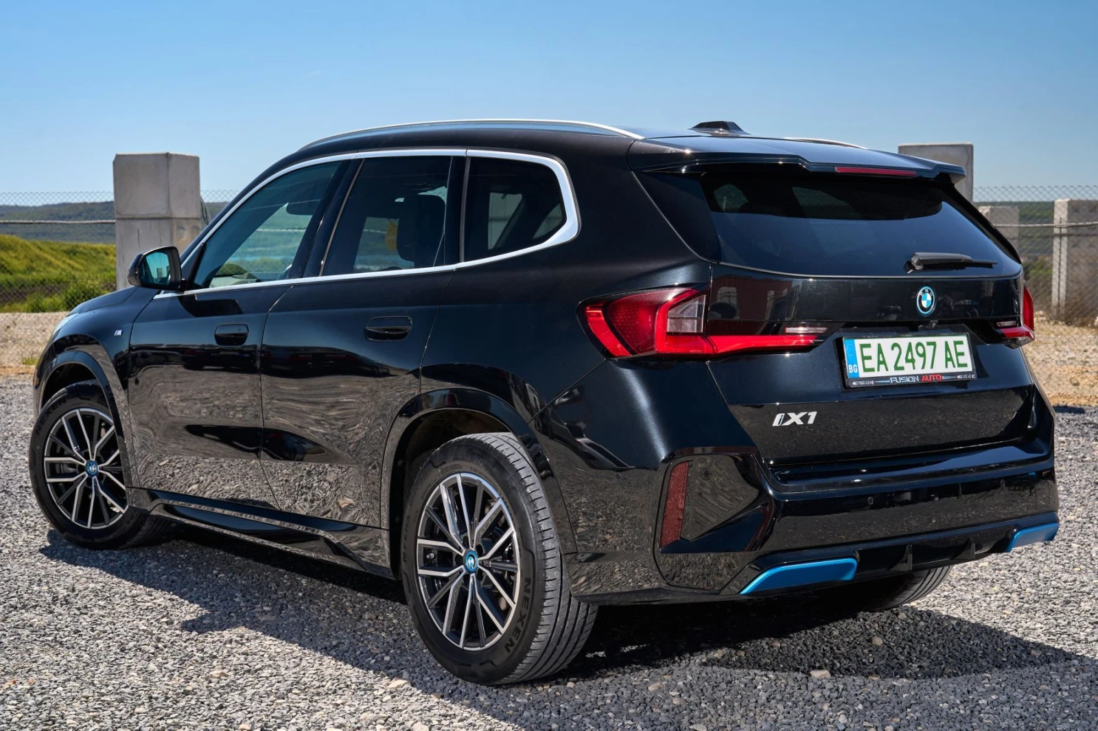BMW iX1  XDrive30 * M-Performance * INDIVIDUAL 1/300, снимка 6 - Автомобили и джипове - 54386579