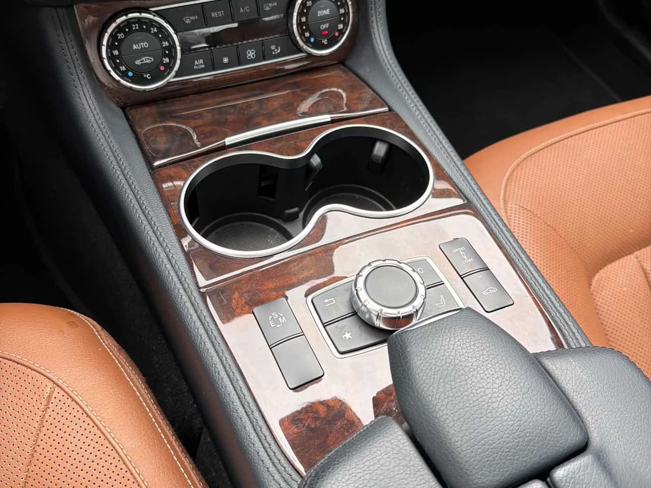 Mercedes-Benz CLS 500 /360/DISTRONIC/ОБДУХВАНЕ , снимка 14 - Автомобили и джипове - 54562977