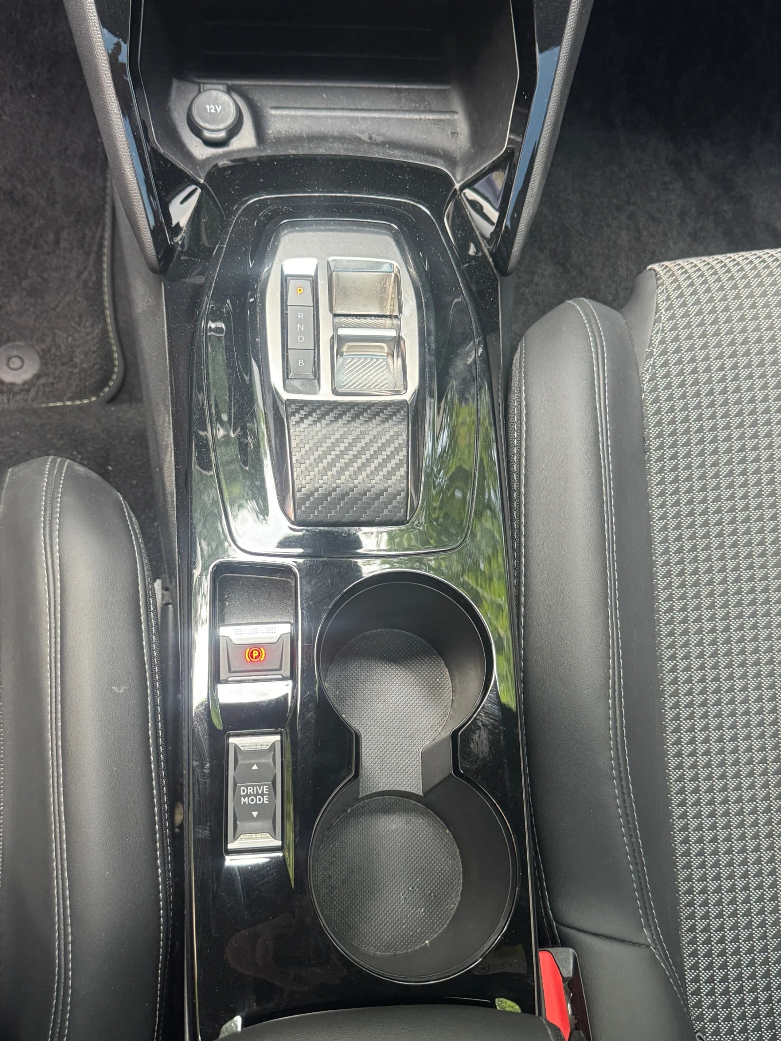 Peugeot 2008 57 kw* GT* Premium paket, снимка 12 - Автомобили и джипове - 54792711