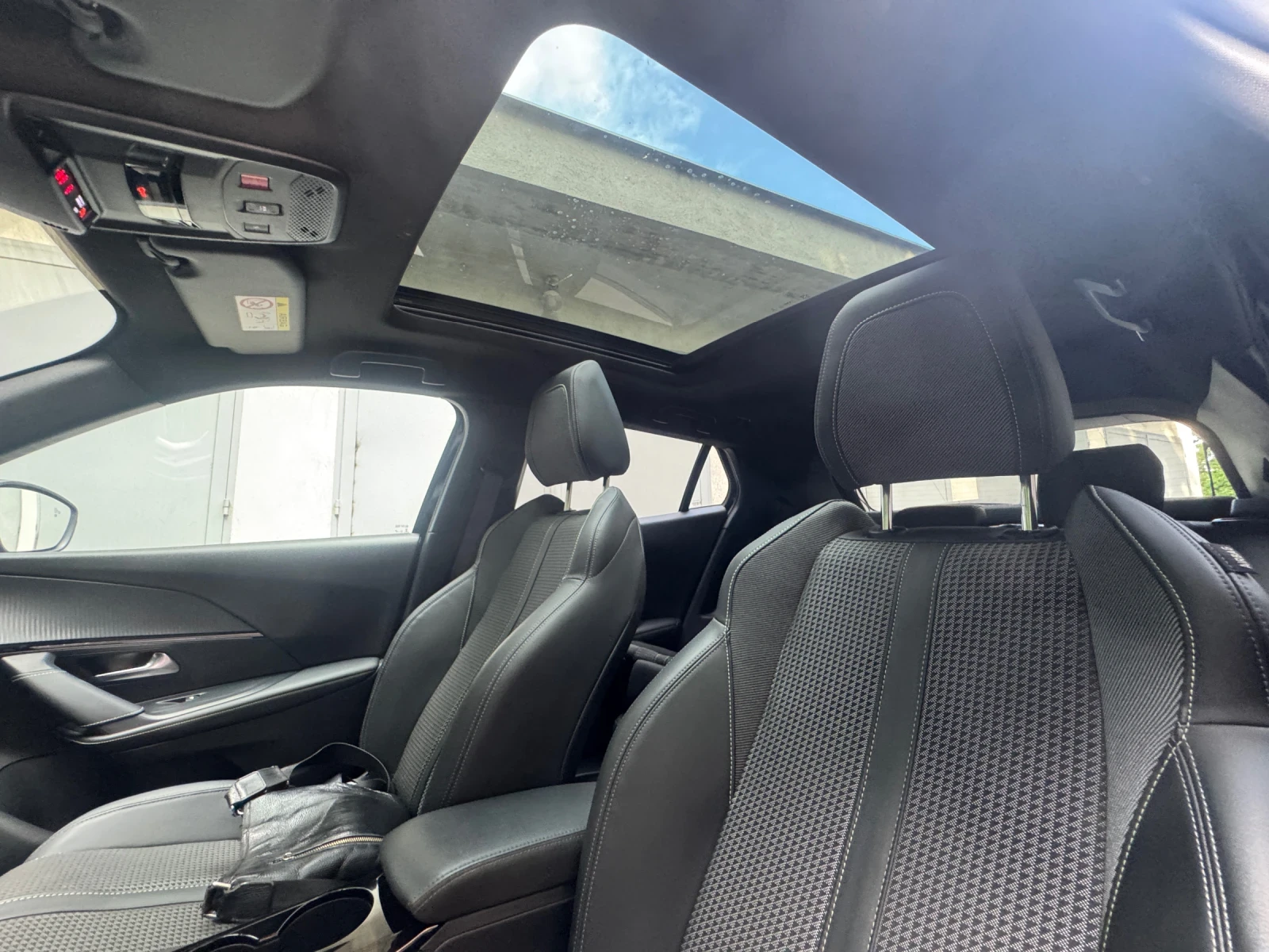 Peugeot 2008 57 kw* GT* Premium paket, снимка 11 - Автомобили и джипове - 54792711