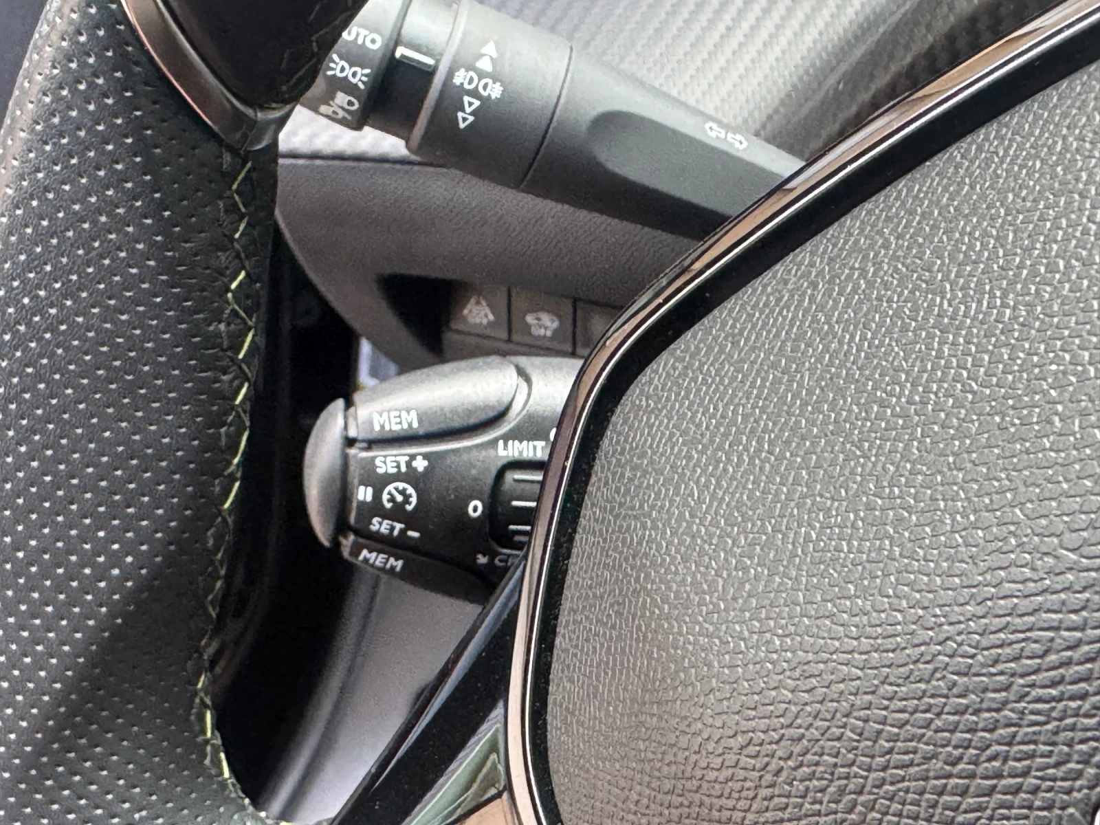 Peugeot 2008 57 kw* GT* Premium paket, снимка 14 - Автомобили и джипове - 54792711