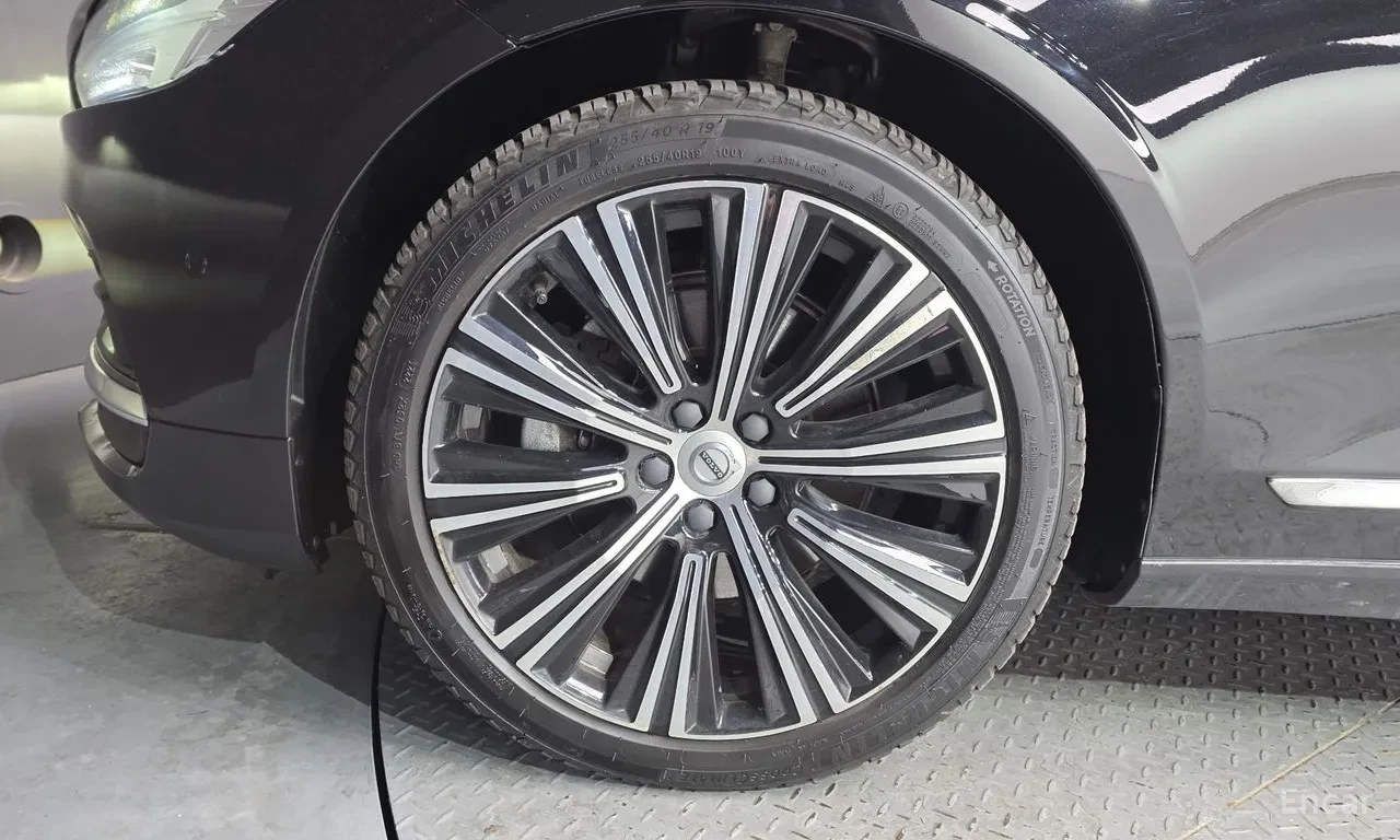Volvo S90 B5* Ultimate Bright* AWD* 360* B AND W* , снимка 5 - Автомобили и джипове - 55726978