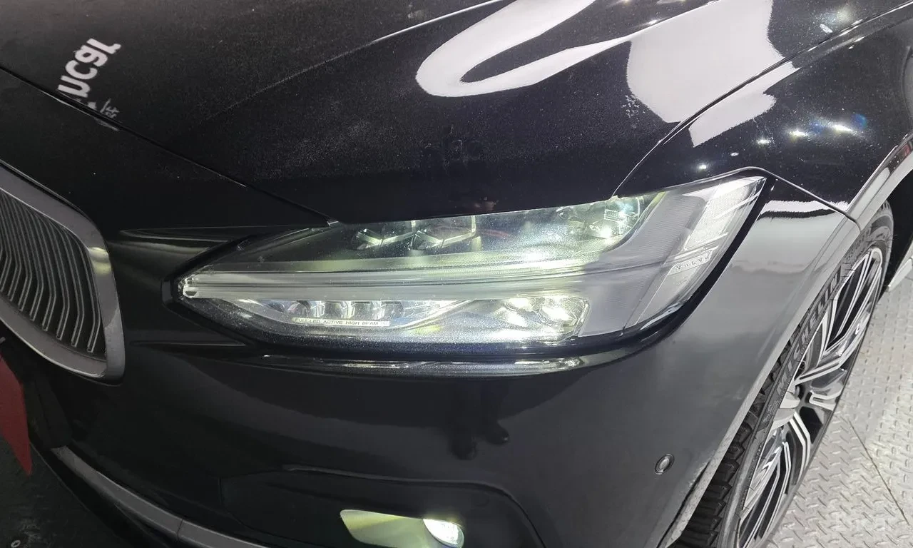 Volvo S90 B5* Ultimate Bright* AWD* 360* B AND W* , снимка 16 - Автомобили и джипове - 55726978