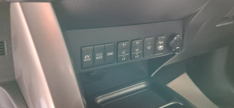 Toyota Rav4 2.5  Bensin Hybrid Navi Камера Swiss, снимка 17 - Автомобили и джипове - 51554120