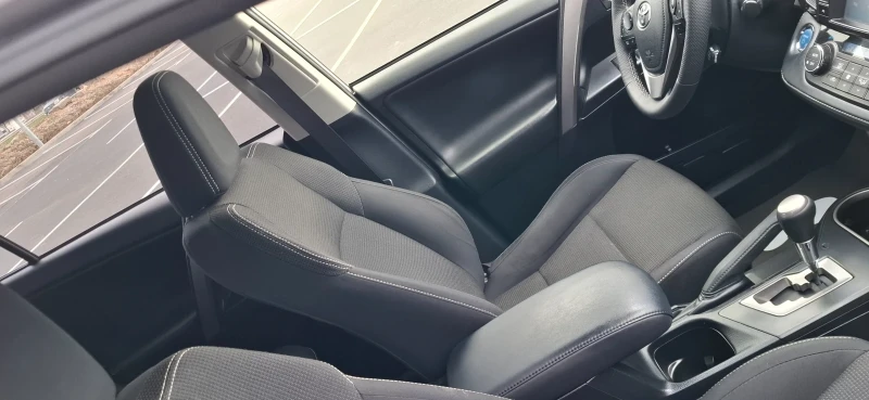 Toyota Rav4 2.5  Bensin Hybrid Navi Камера Swiss, снимка 9 - Автомобили и джипове - 51554120