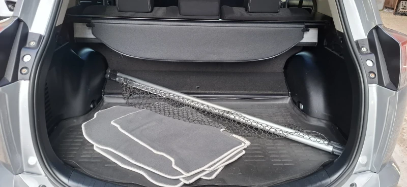 Toyota Rav4 2.5  Bensin Hybrid Navi Камера Swiss, снимка 13 - Автомобили и джипове - 51554120