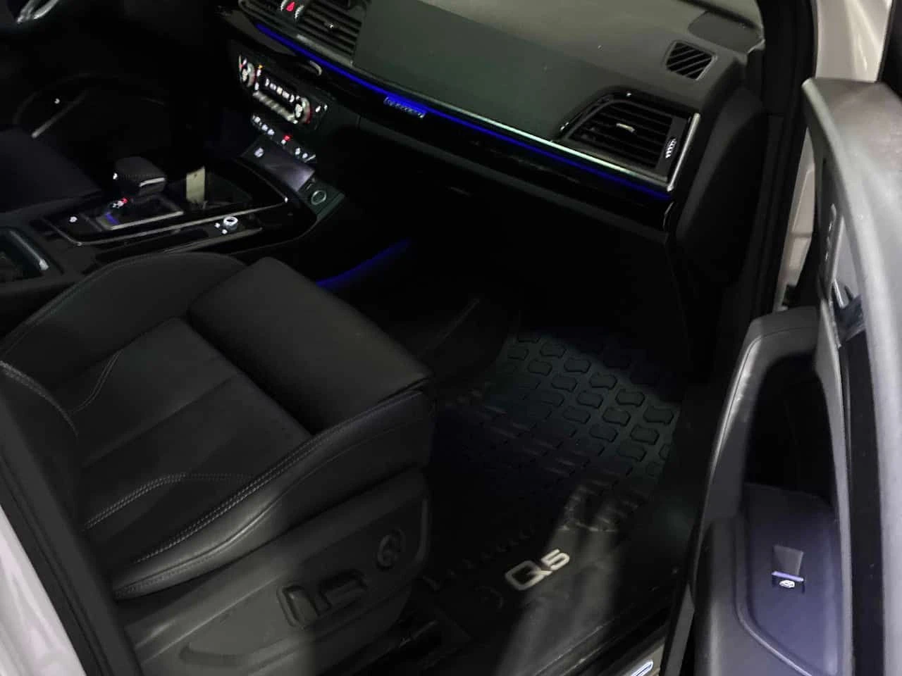 Audi Q5 * Progressiv * CARFAX * S LINE* ПАНОРАМА* KEYLESS, снимка 15 - Автомобили и джипове - 53978591