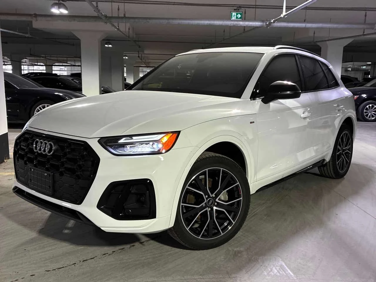 Audi Q5 * Progressiv * CARFAX * S LINE* ПАНОРАМА* KEYLESS, снимка 2 - Автомобили и джипове - 53978591