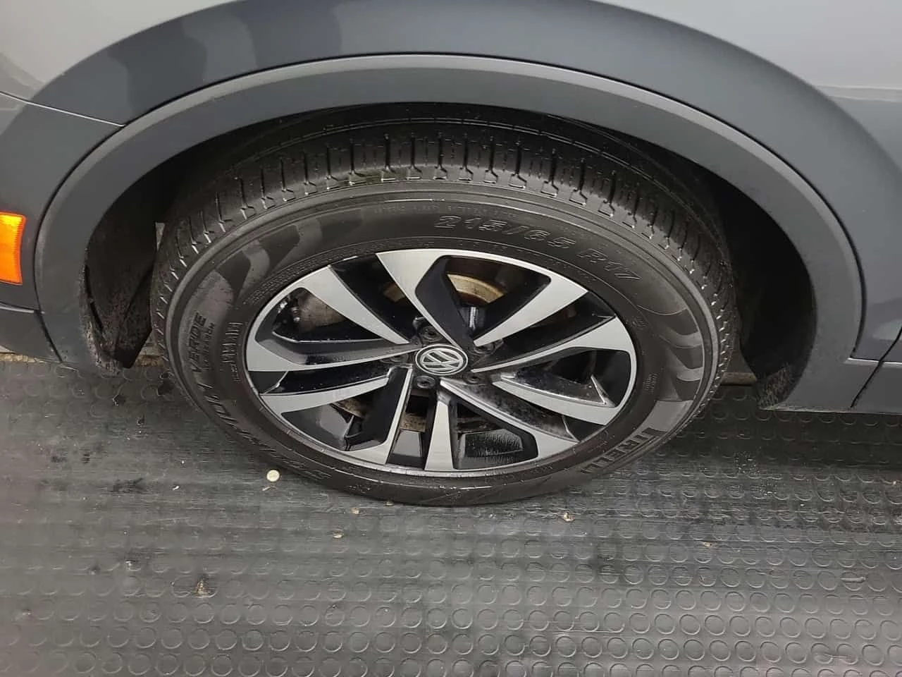 VW Tiguan * UNITED * CARFAX * 2 КЛЮЧА * ПАНОРАМА * , снимка 6 - Автомобили и джипове - 54410597