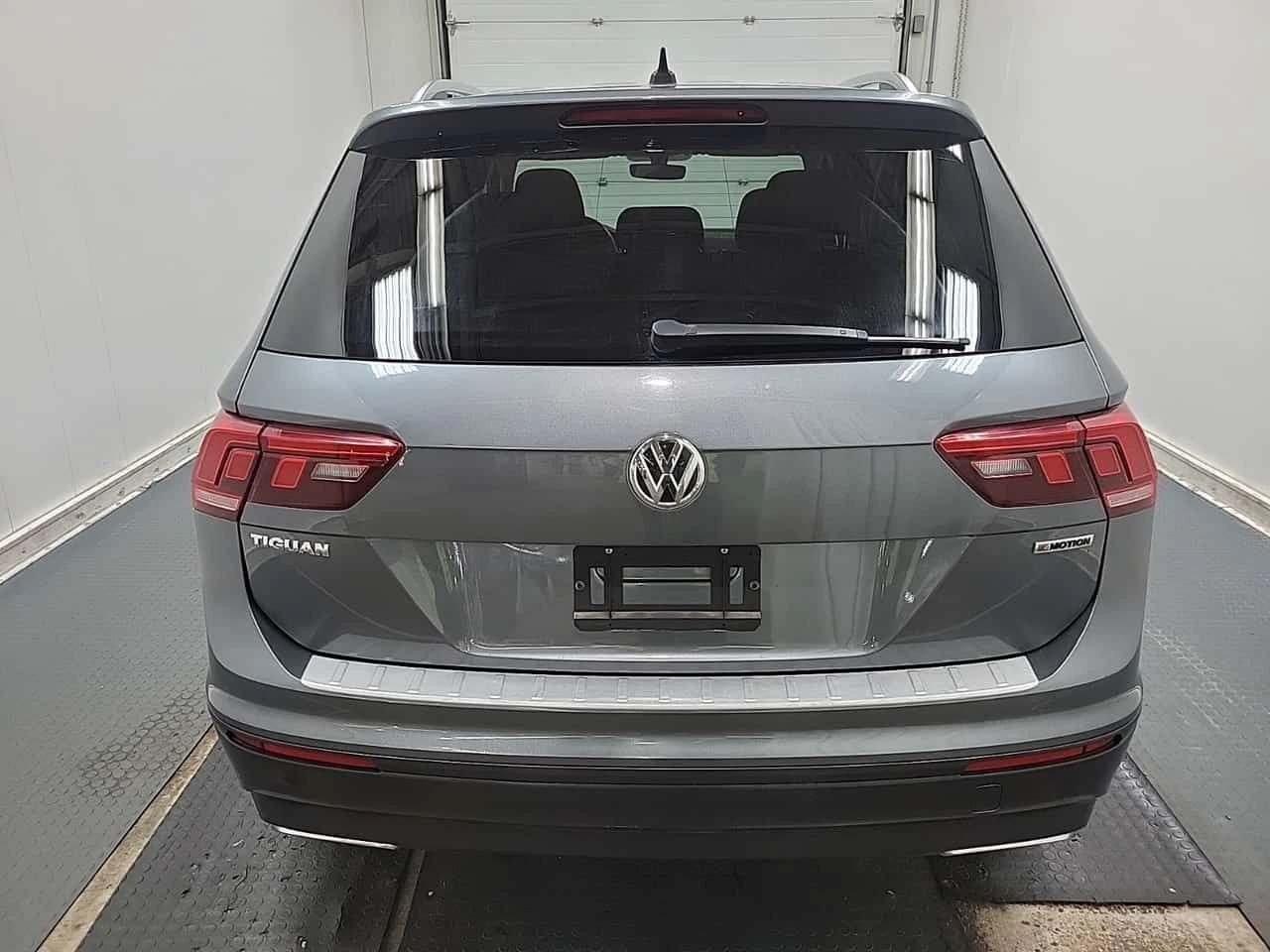 VW Tiguan * UNITED * CARFAX * 2 КЛЮЧА * ПАНОРАМА * , снимка 4 - Автомобили и джипове - 54410597