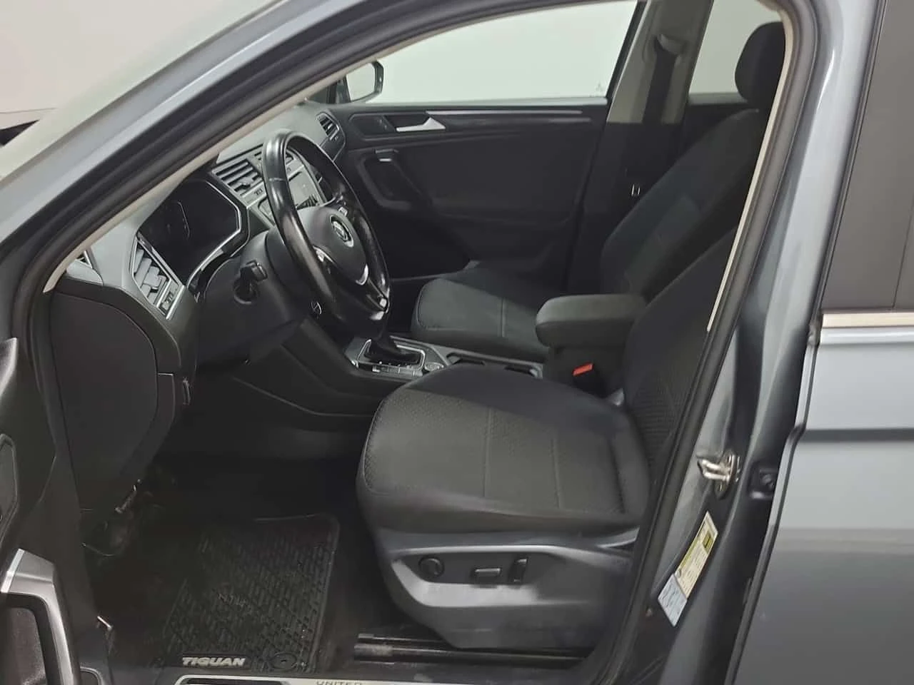 VW Tiguan * UNITED * CARFAX * 2 КЛЮЧА * ПАНОРАМА * , снимка 9 - Автомобили и джипове - 54410597