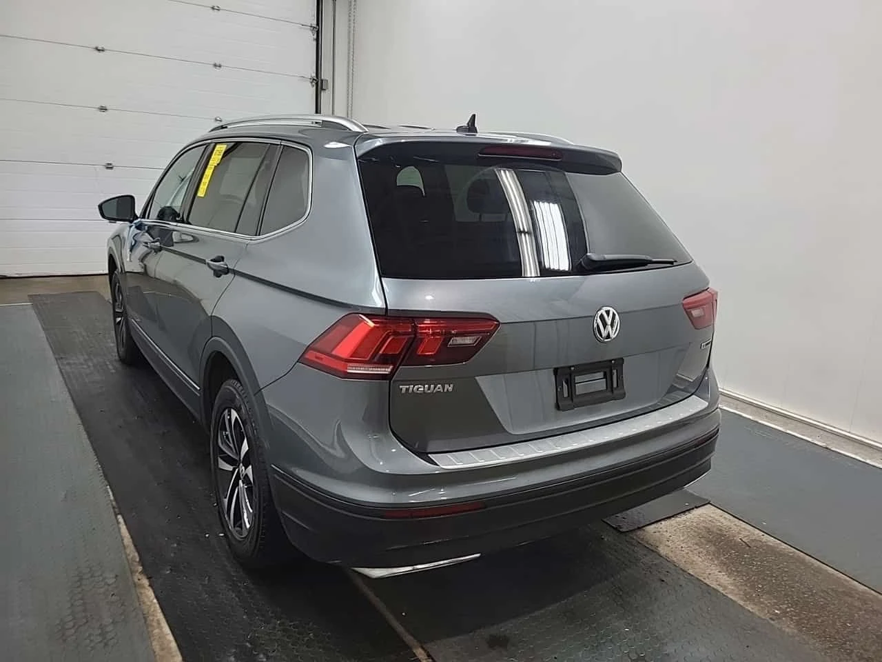 VW Tiguan * UNITED * CARFAX * 2 КЛЮЧА * ПАНОРАМА * , снимка 5 - Автомобили и джипове - 54410597