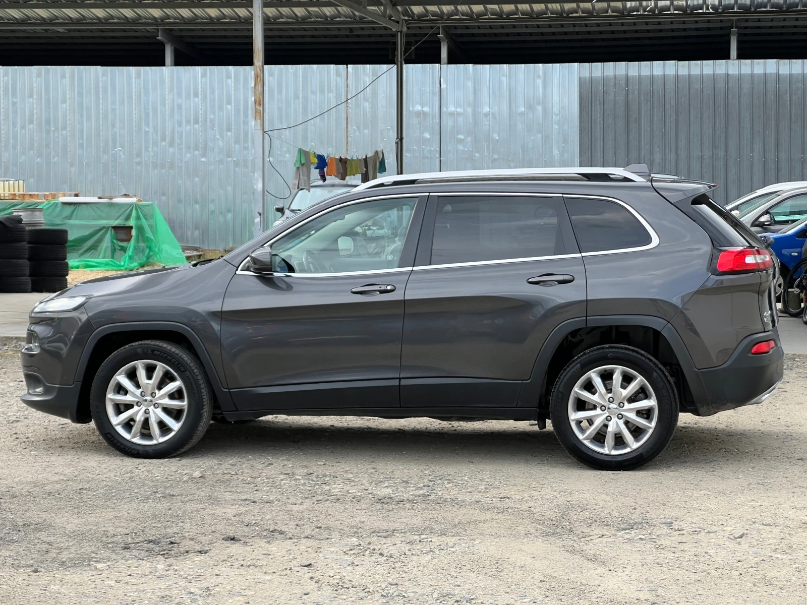 Jeep Cherokee LIMITED 2.2D-200к.с./4x4/Подгрев/Обдухване/Нави, снимка 7 - Автомобили и джипове - 54944920