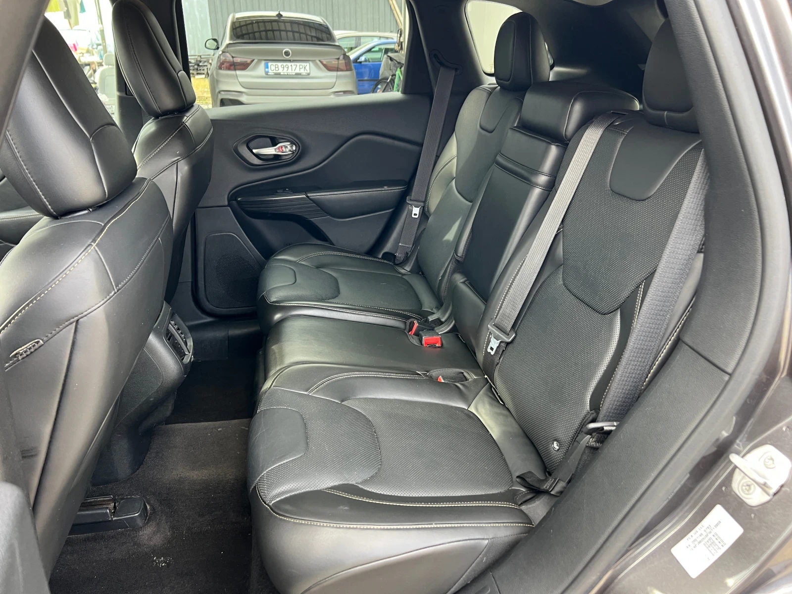 Jeep Cherokee LIMITED 2.2D-200к.с./4x4/Подгрев/Обдухване/Нави, снимка 11 - Автомобили и джипове - 54944920