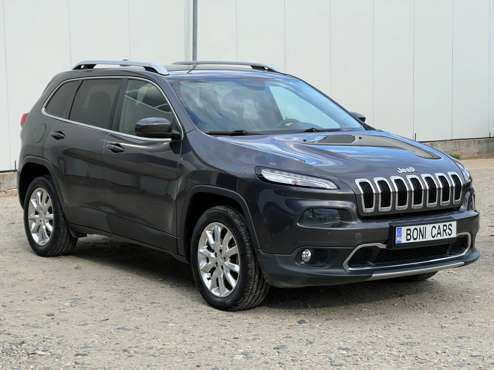 Jeep Cherokee LIMITED 2.2D-200к.с./4x4/Подгрев/Обдухване/Нави, снимка 3 - Автомобили и джипове - 54944920