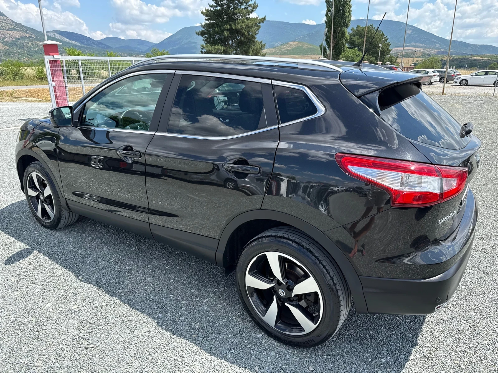 Nissan Qashqai (KATO НОВА), снимка 8 - Автомобили и джипове - 55047017