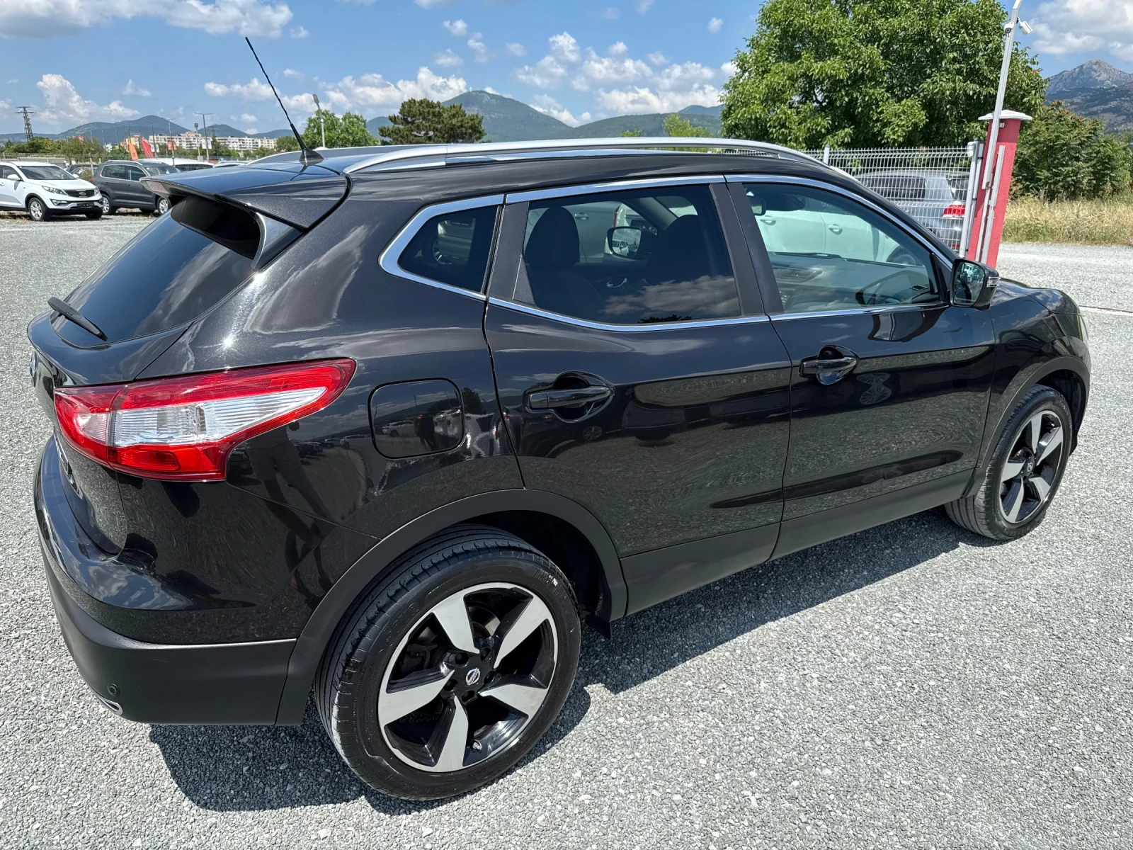 Nissan Qashqai (KATO НОВА), снимка 5 - Автомобили и джипове - 55047017