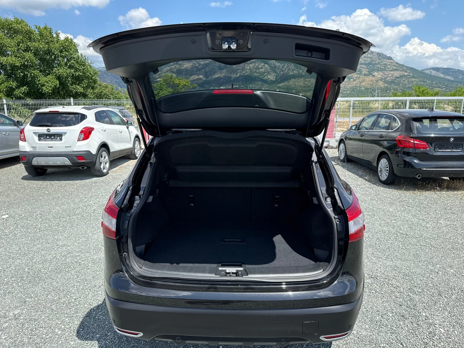 Nissan Qashqai (KATO НОВА), снимка 16 - Автомобили и джипове - 55047017
