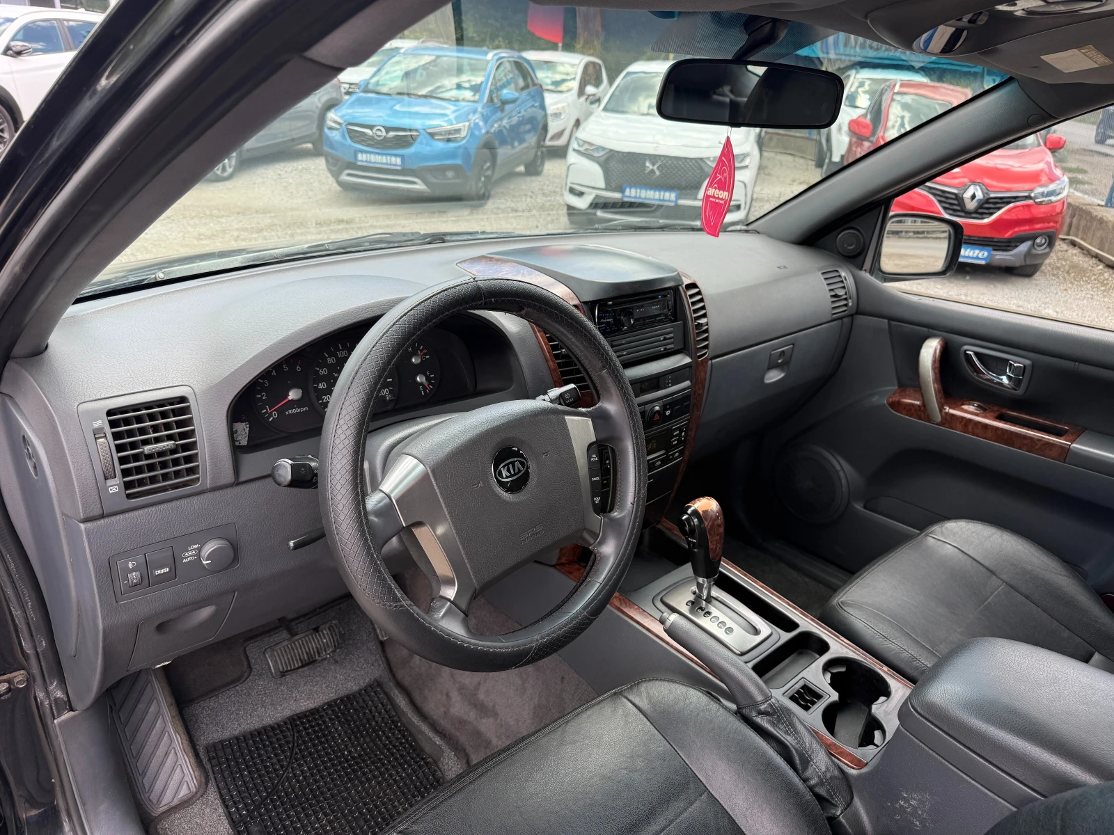 Kia Sorento 2.5CRDI-4Х4-Автоматик-климатроник-теглич-кожа-рег., снимка 9 - Автомобили и джипове - 55414144
