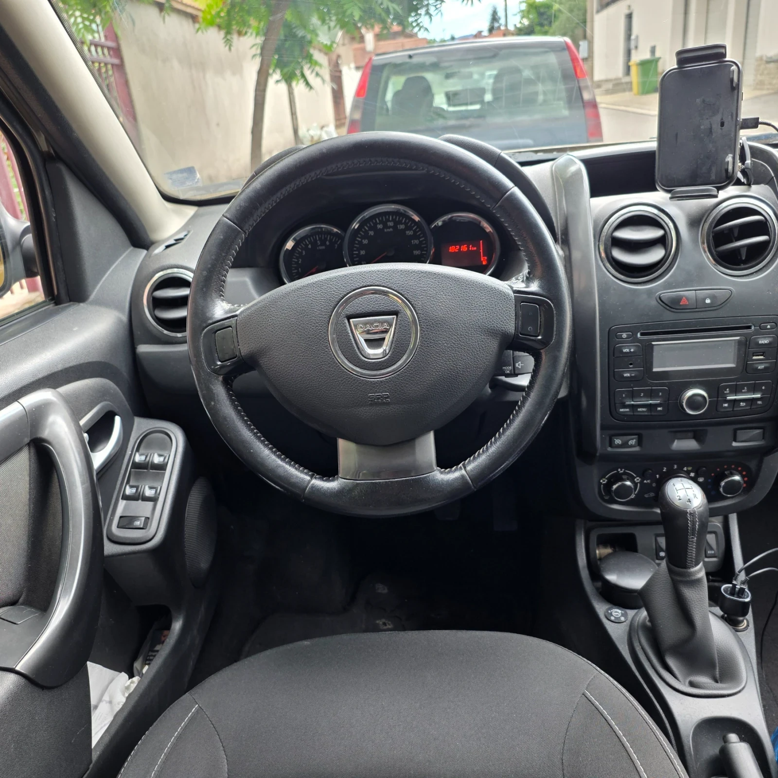 Dacia Duster 1.6 Sce LPG, снимка 8 - Автомобили и джипове - 55826540