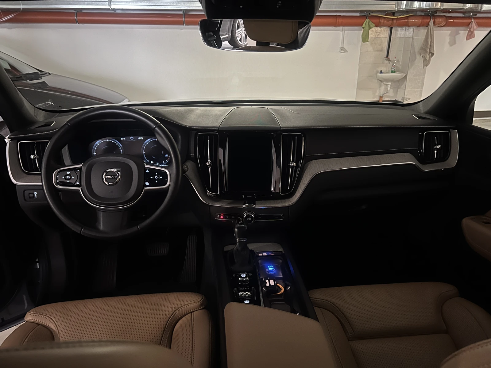Volvo XC60 D5 Inscription, снимка 5 - Автомобили и джипове - 56304818