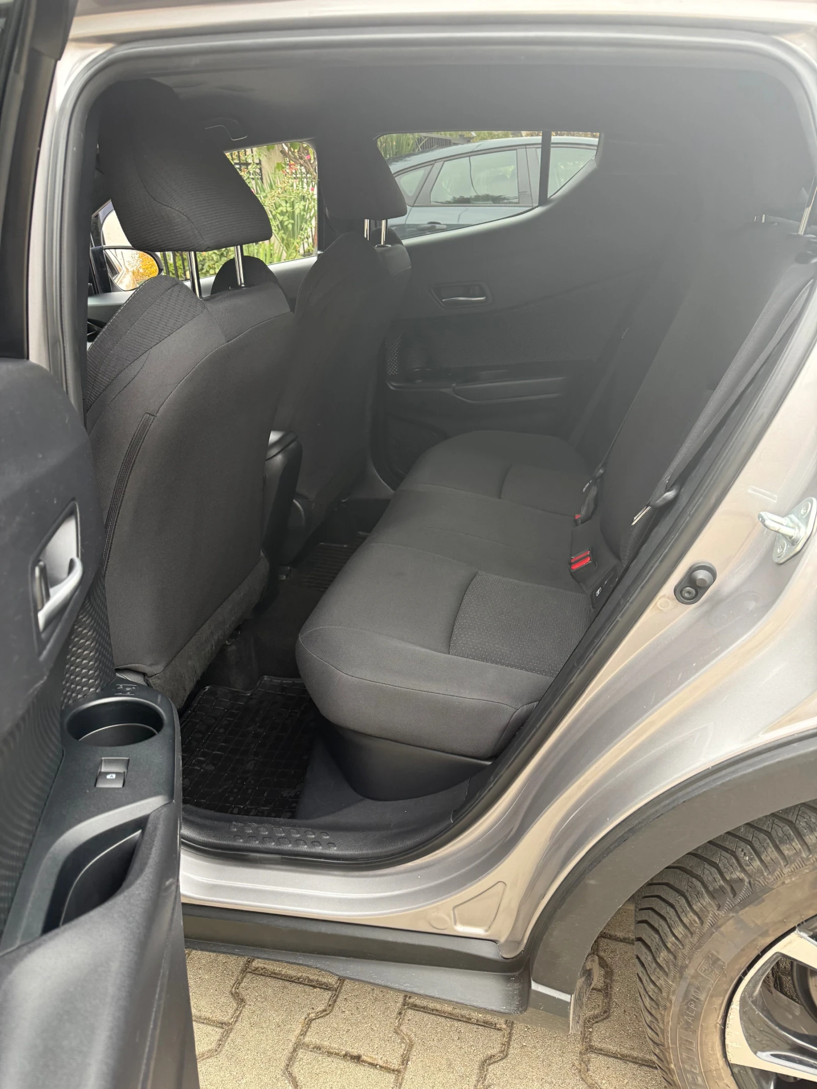 Toyota C-HR, снимка 12 - Автомобили и джипове - 56659540
