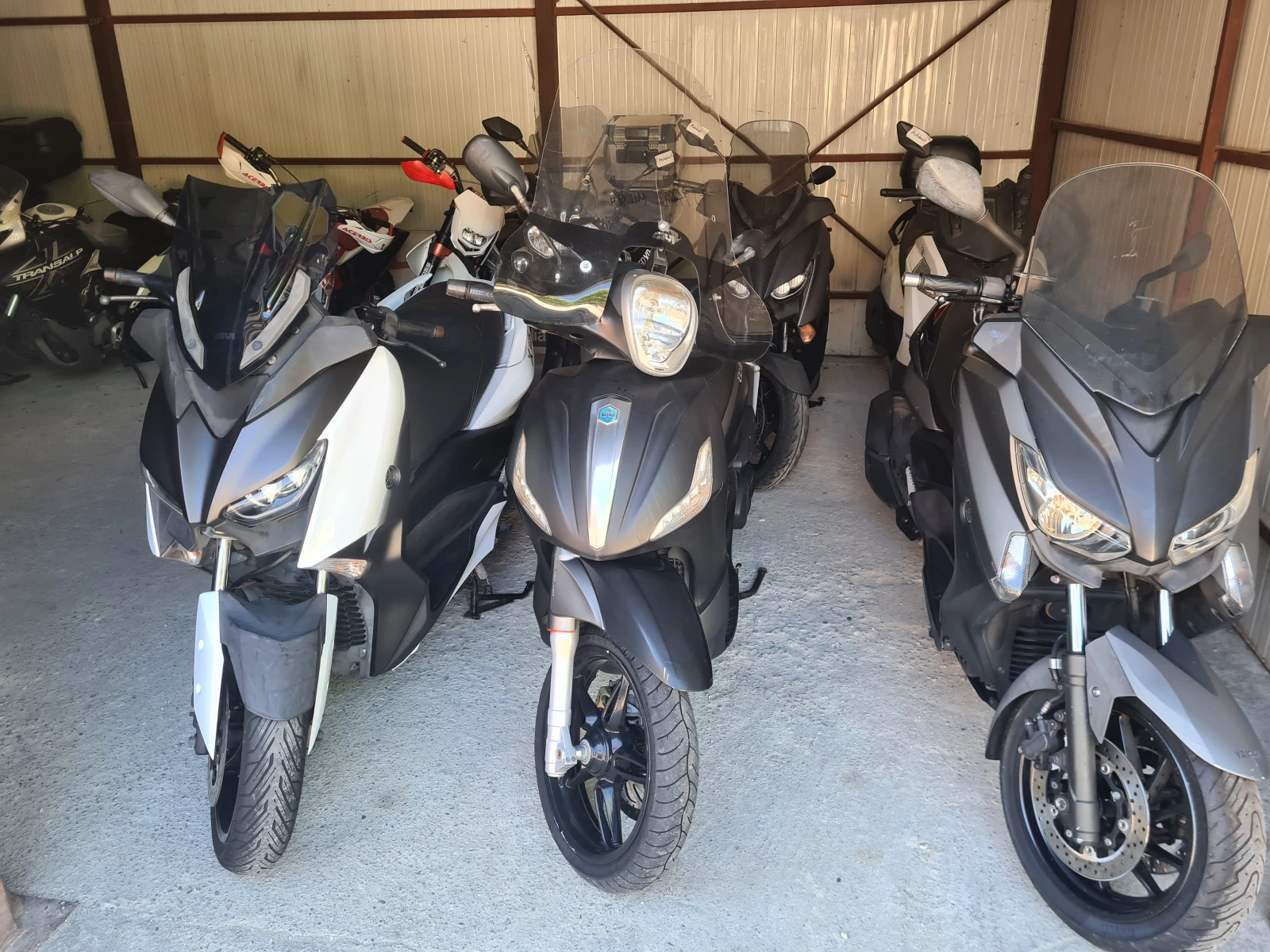 Yamaha X-max 300i ABS/TCS, снимка 2 - Мотоциклети и мототехника - 54556305