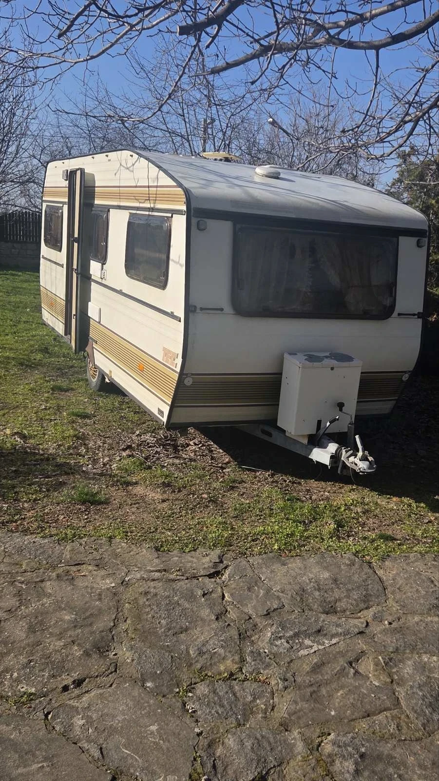 Каравана Други Thrun - Eicker T10, снимка 5 - Каравани и кемпери - 54349464