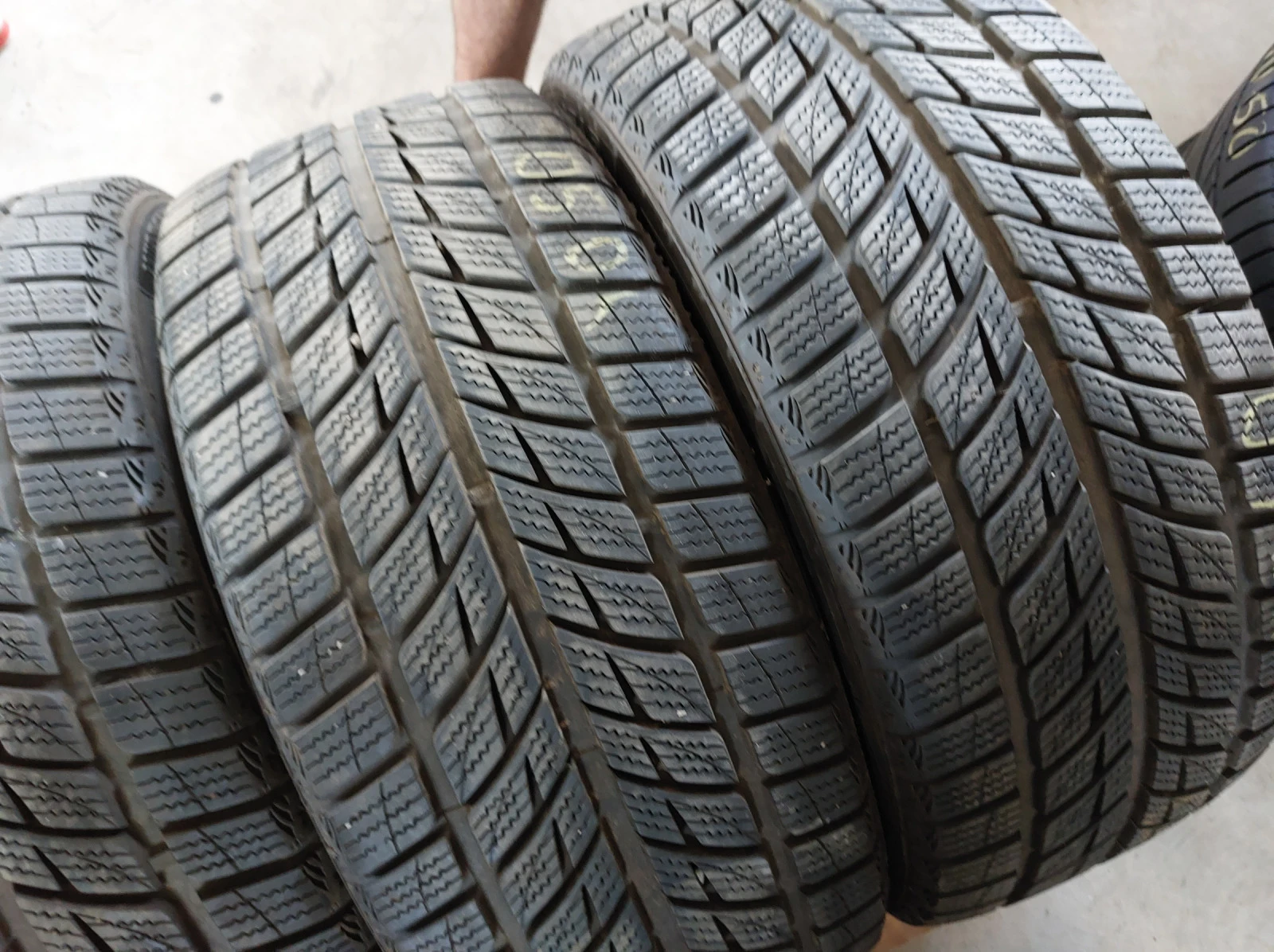 ���� 245/45R18 | Mobile.bg � ����������� 4