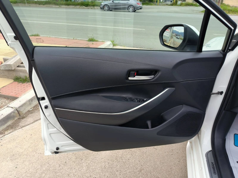 Toyota Corolla 1.8i-Hybrid-Euro-6D-Navi-Kamera, снимка 12 - Автомобили и джипове - 50314808