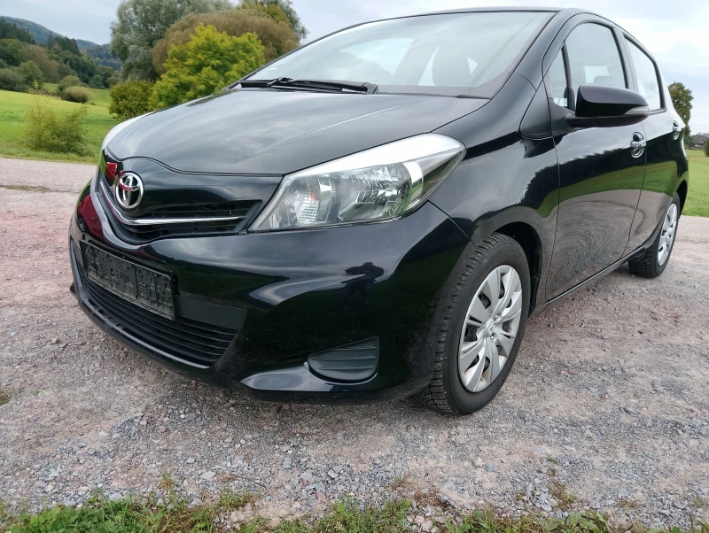 Toyota Yaris 1.0 Life, снимка 3 - Автомобили и джипове - 51516085