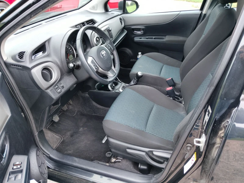 Toyota Yaris 1.0 Life, снимка 8 - Автомобили и джипове - 51516085
