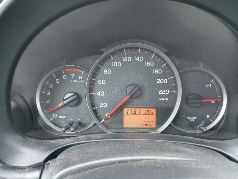 Toyota Yaris 1.0 Life, снимка 9 - Автомобили и джипове - 51516085