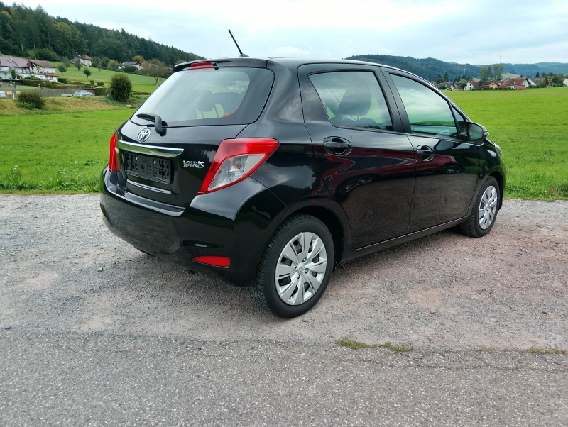 Toyota Yaris 1.0 Life, снимка 4 - Автомобили и джипове - 51516085