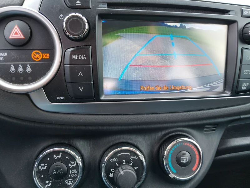 Toyota Yaris 1.0 Life, снимка 11 - Автомобили и джипове - 51516085