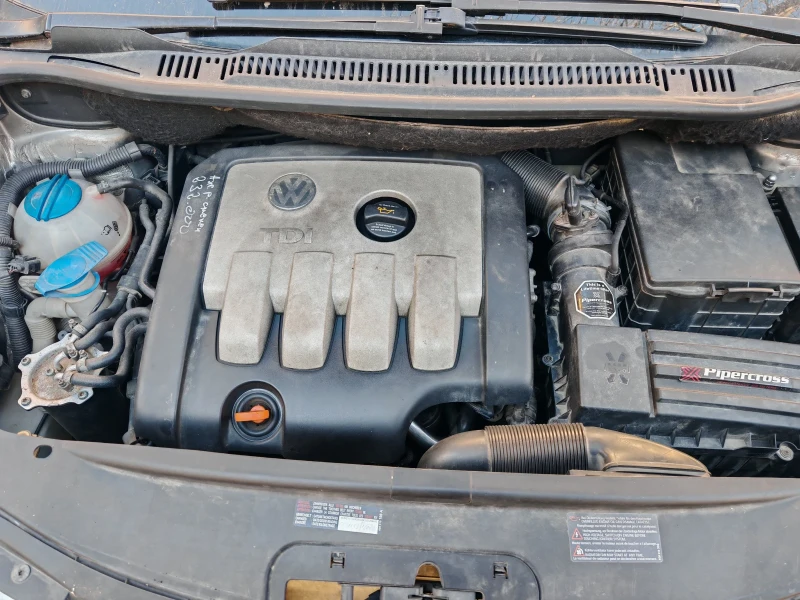 VW Touran, снимка 6 - Автомобили и джипове - 52797117