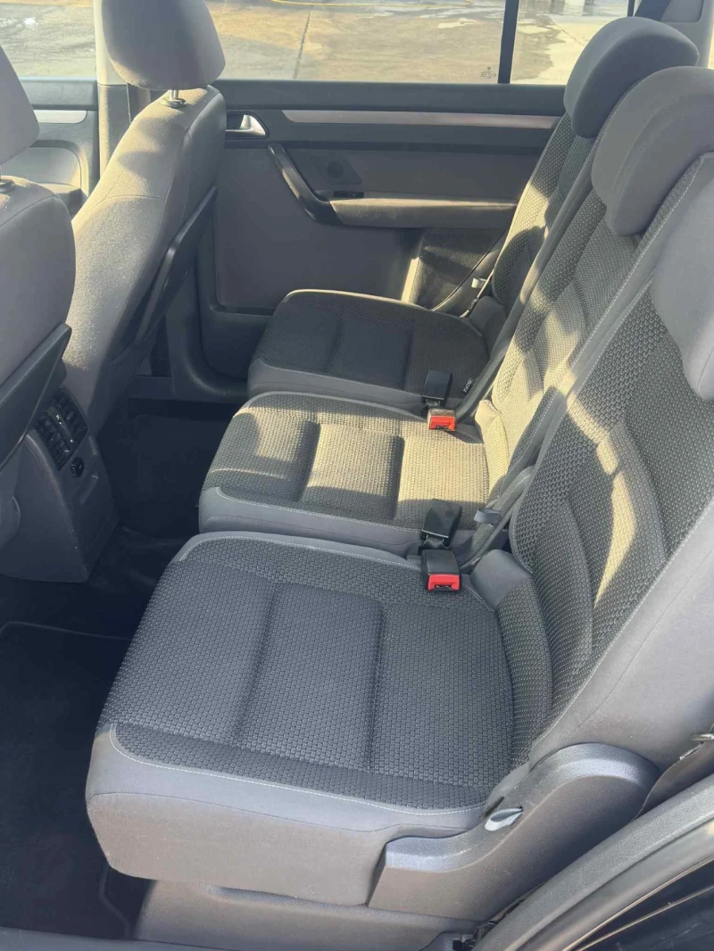 VW Touran 2.0 TDI Highline , снимка 8 - Автомобили и джипове - 53454914