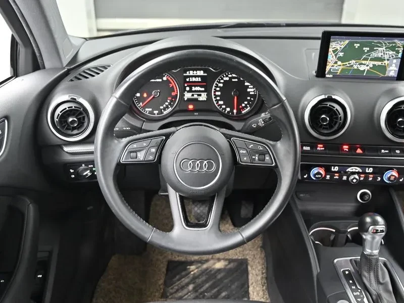 Audi A3 A3 40 Tfsi 8V, снимка 13 - Автомобили и джипове - 56112604