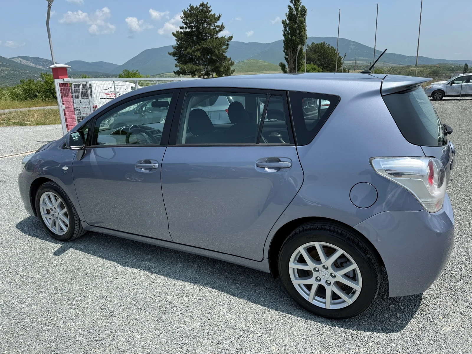 Toyota Verso (KATO НОВА) - изображение 8