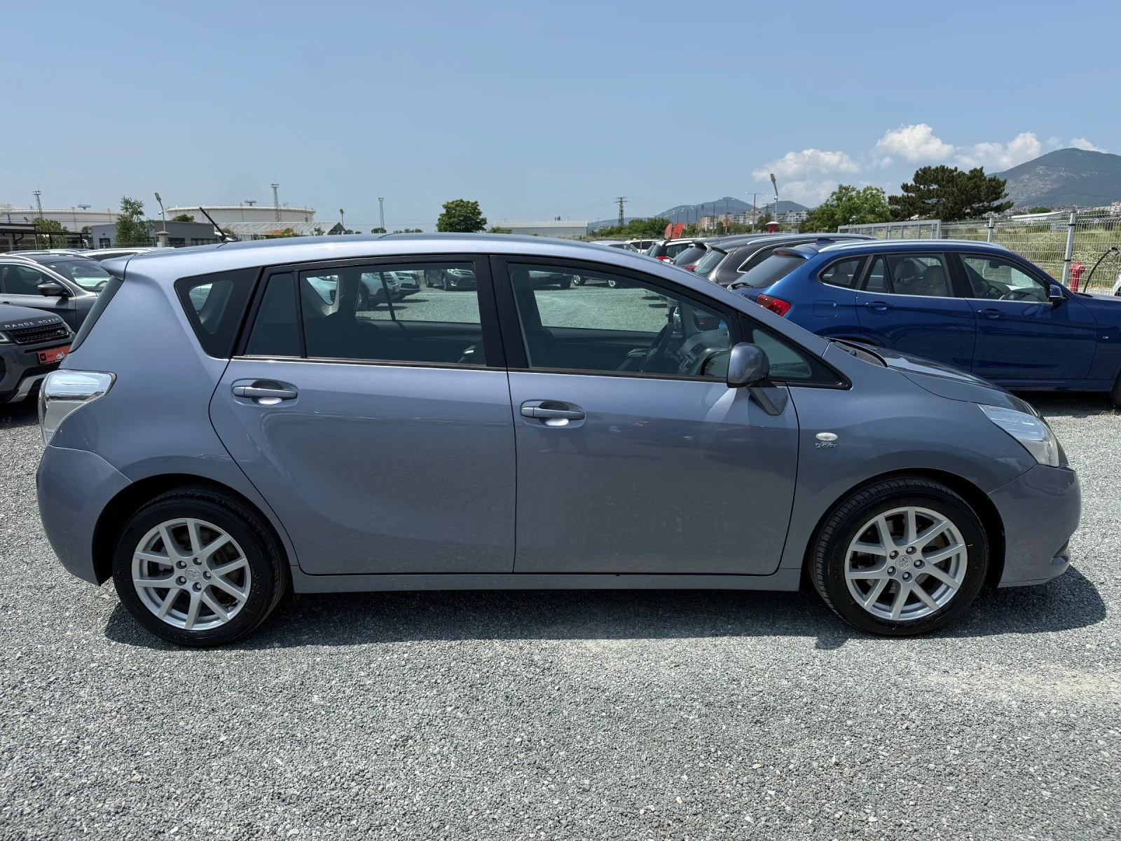 Toyota Verso (KATO НОВА) - изображение 4