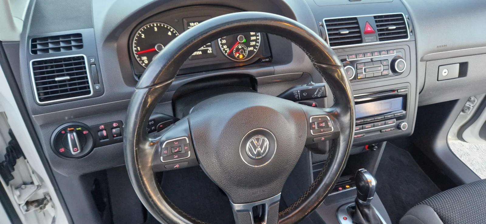 VW Touran 1.6 TDI  Автоматик EU-5 | Mobile.bg — изображение 11