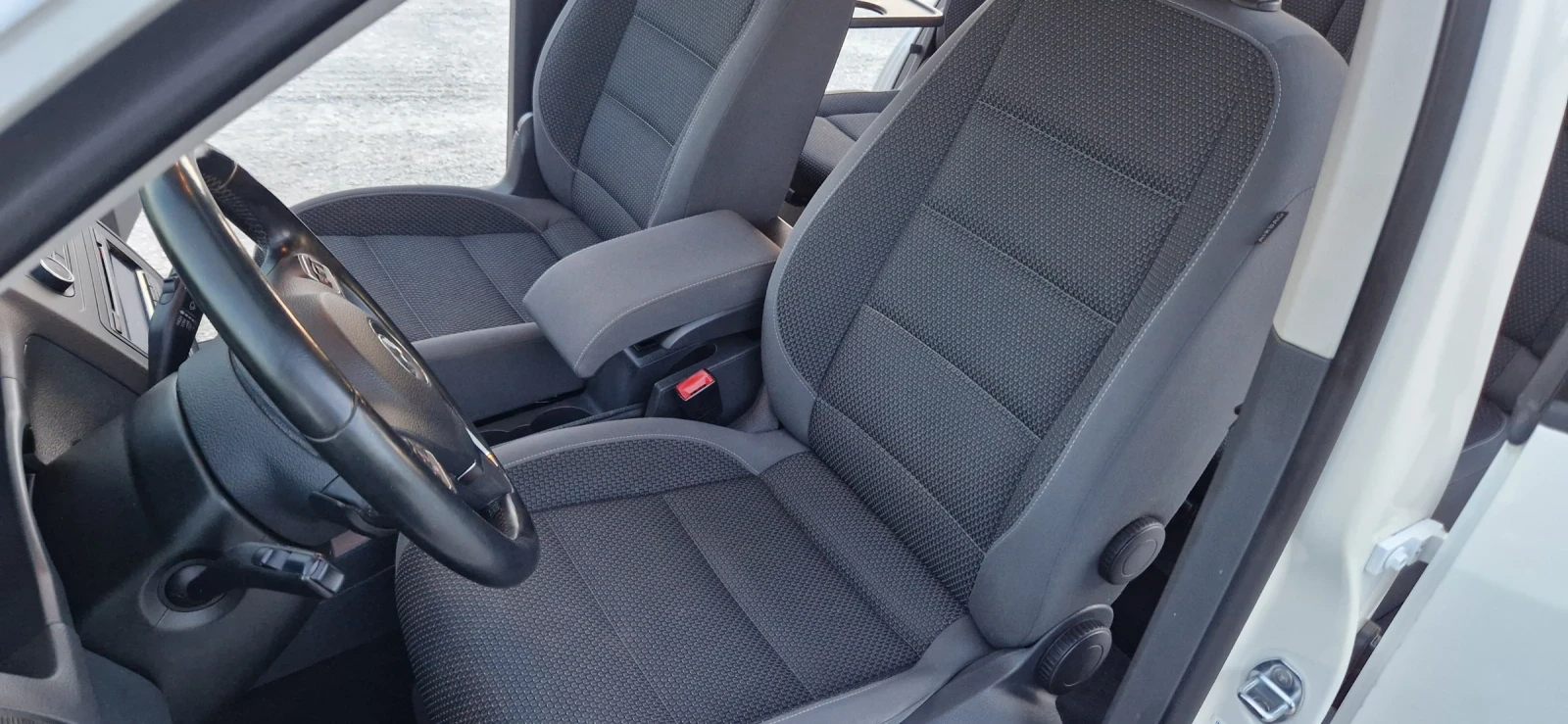 VW Touran 1.6 TDI  Автоматик EU-5 | Mobile.bg — изображение 12